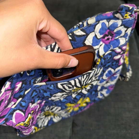 Vera Bradley crossbody with matching wallet - Picture 4 of 7
